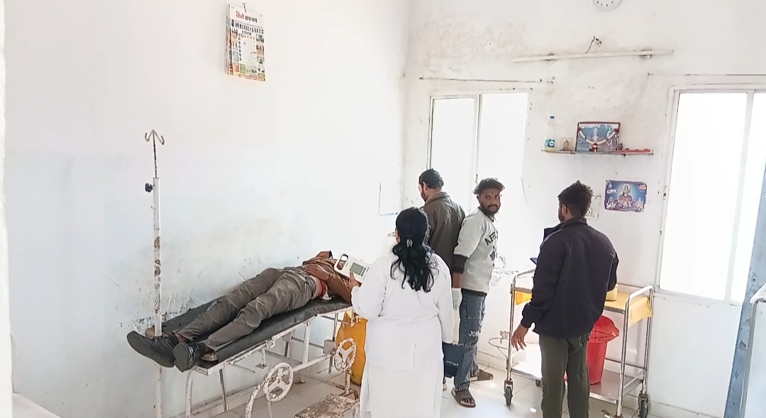 वर्ष के अंतिम दिन बड़े सड़क हादसे, घाट पिपरिया के पास मोटरसाइकिल सवार हुआ गंभीर घायल