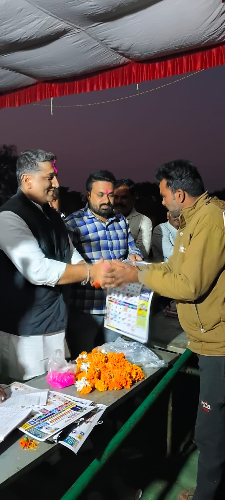 मोही में आयोजित भव्य इनामी आदर्श पट बैल दौड़ प्रतियोगिता का समापन, कांग्रेस नेता हर्षवर्धन धोटे भी कार्यक्रम में शामिल 