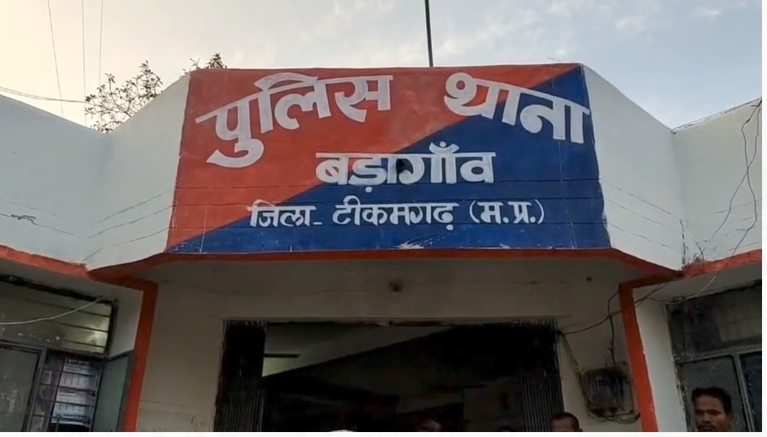 देवी प्रतिमा खंडन पर हिंदू संगठनों का आक्रोश, बड़ागांव थाने का घेराव
