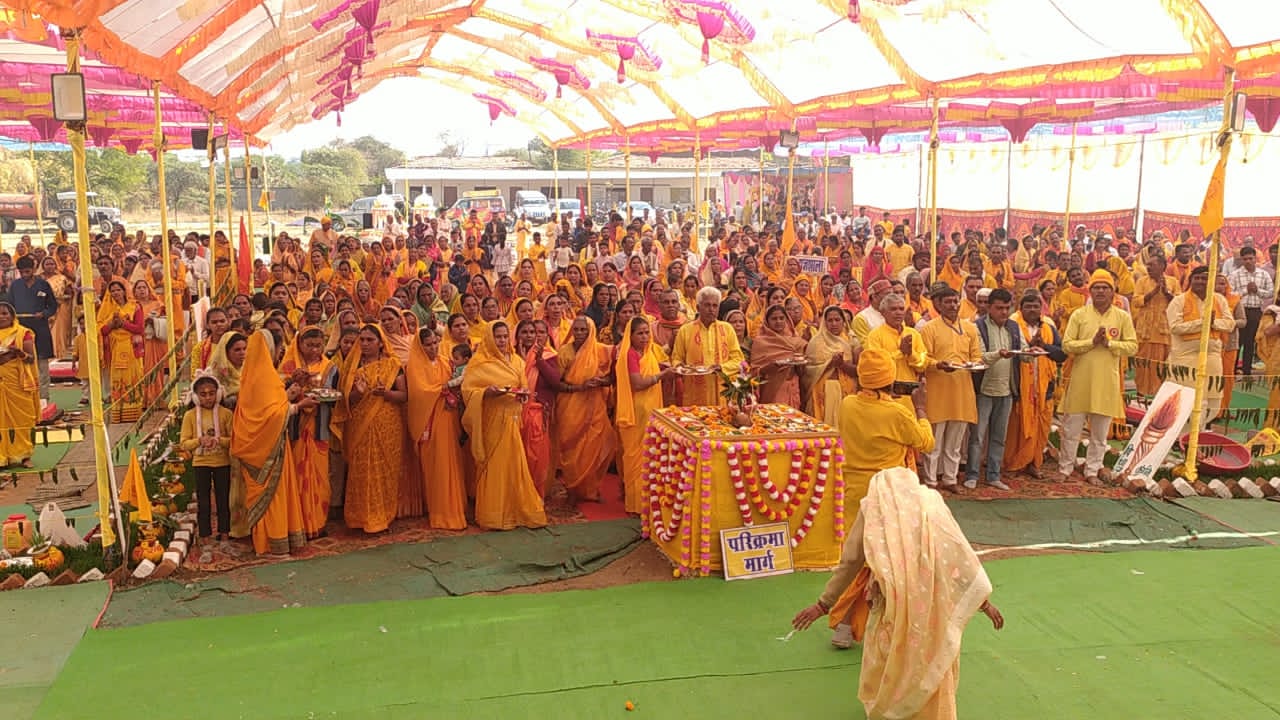 प्रभात पट्टन ब्लाक के ग्राम वायगाव में 24 कुंडीय गायत्री महायज्ञ का हुआ समापन