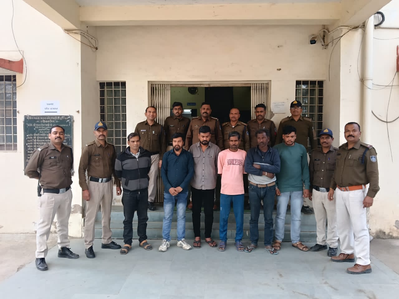 बैतूल पुलिस ने सटोरियों पर कसा शिकंजा: बड़ी कार्यवाही करते हुए कई गिरफ्तार