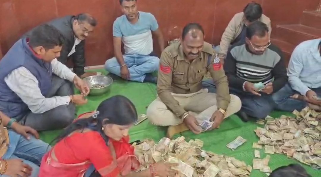 ताप्ती मंदिर में खोले गए दान पात्र: श्रद्धालुओं ने दिखाई अपार श्रद्धा