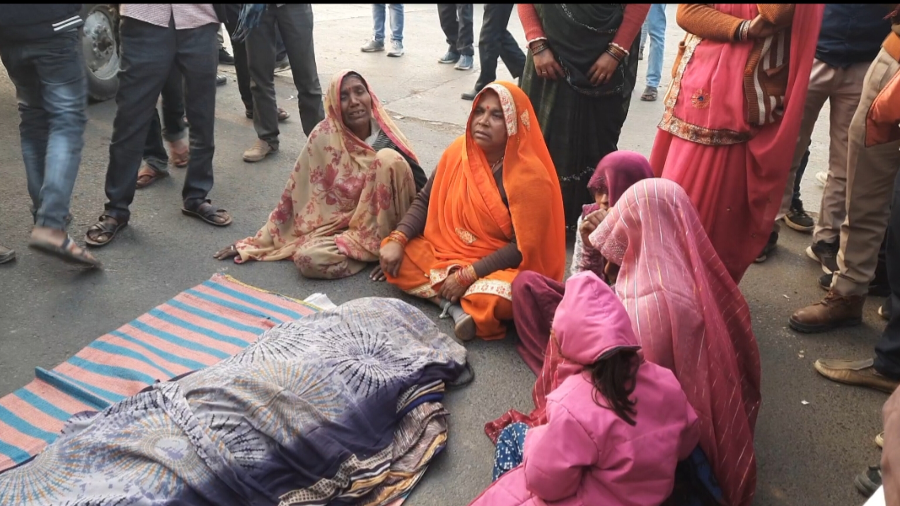 युवक की संदिग्ध परिस्थिति में मौत, सरपंच परिवार पर हत्या के आरोप, स्टेट हाईवे 15 पर चक्का जाम