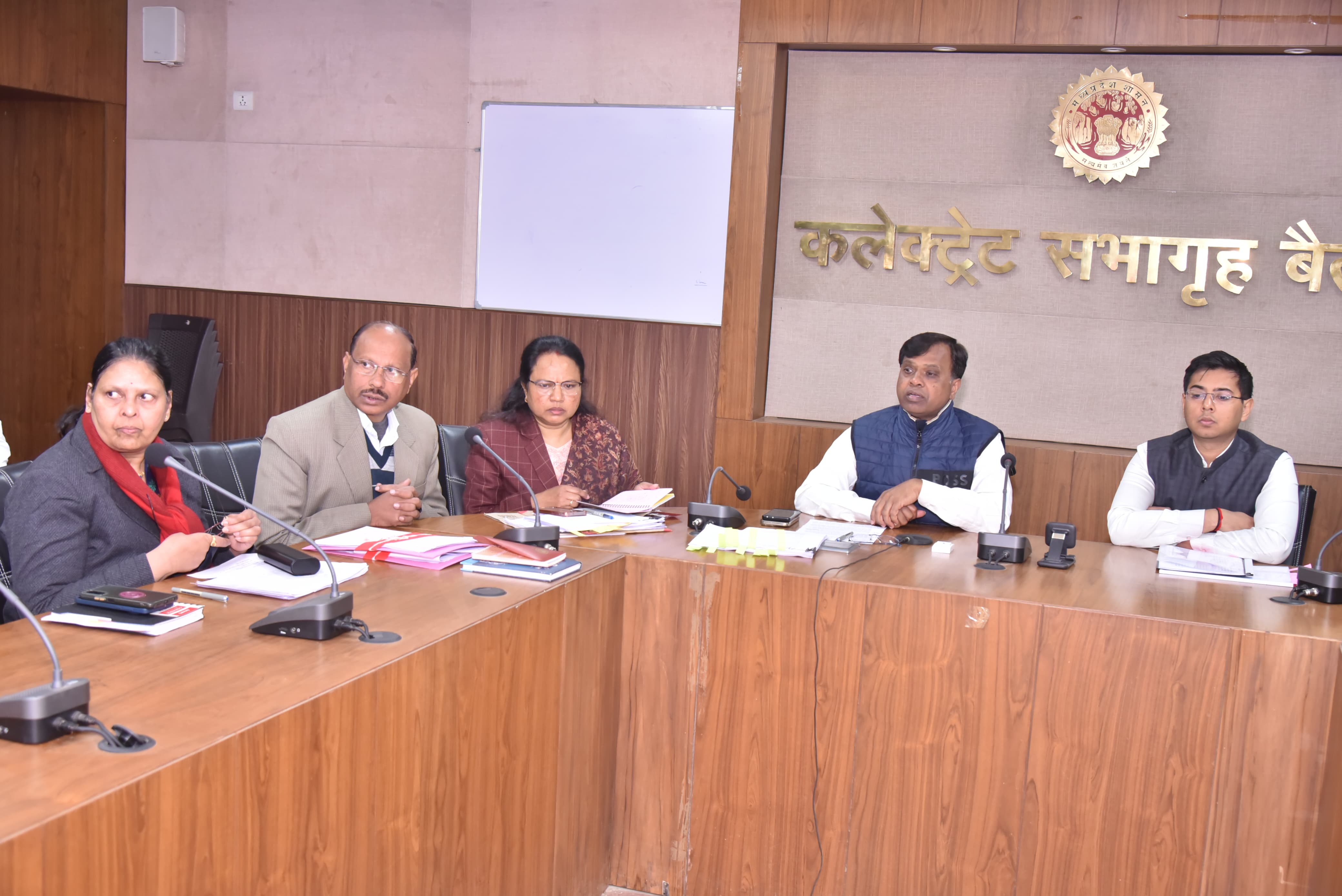 बैतूल कलेक्टर सूर्यवंशी की समीक्षा बैठक;  सिंचाई और बिजली समस्याओं का समाधान सुनिश्चित करें - कलेक्टर सूर्यवंशी