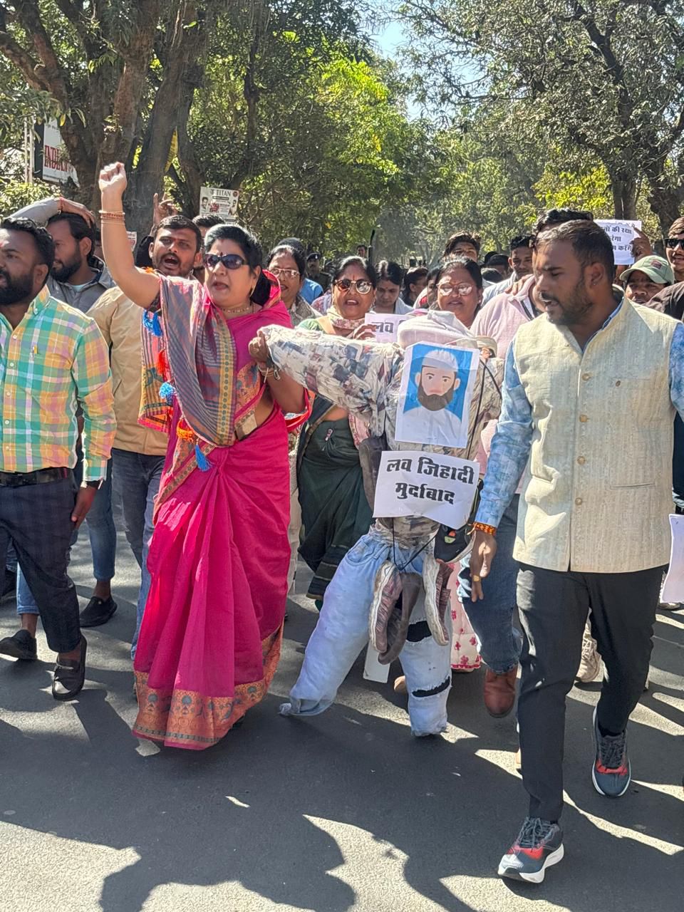 लव जिहाद के खिलाफ बैतूल में हिंदू संगठनों का प्रदर्शन, आरोपी का पुतला दहन
