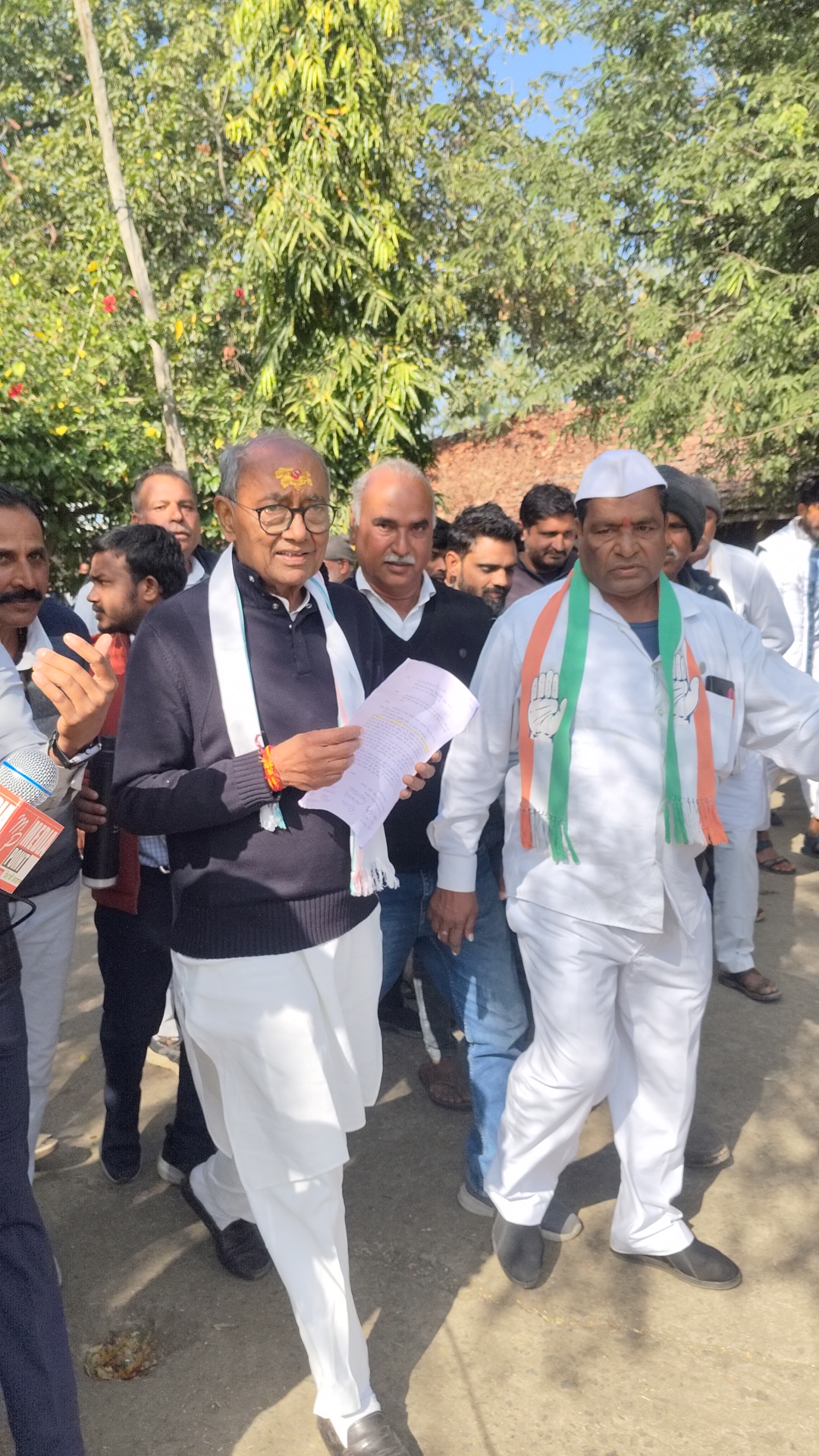 बुध चलो गांव चलो अभियान के तहत कांग्रेस ने 2026 में मजबूती से उतरने की तैयारी शुरू की है ग्रामीण क्षेत्रों में