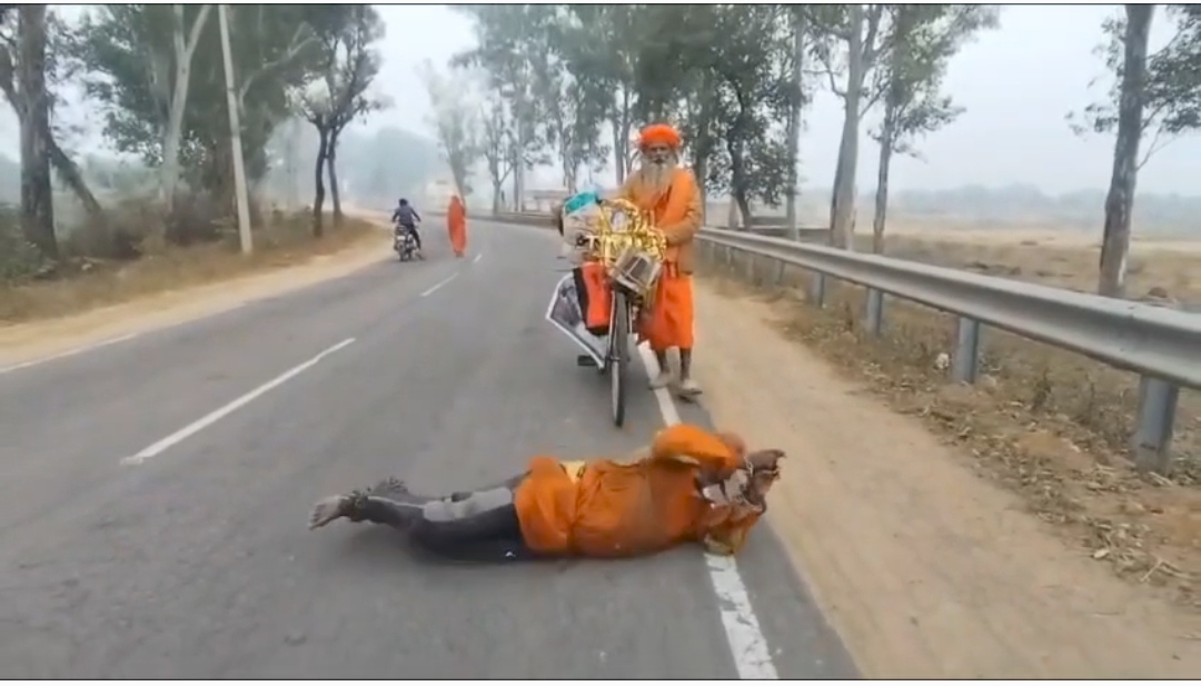 2000 किलोमीटर की लुढ़कते हुए यात्रा: पिता की मन्नत पूरी करने का अद्भुत संकल्प