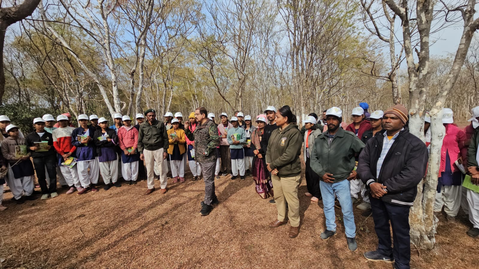 अनुभूति कार्यक्रम: शमशाबाद में बच्चों में जागी पर्यावरण संरक्षण की भावना