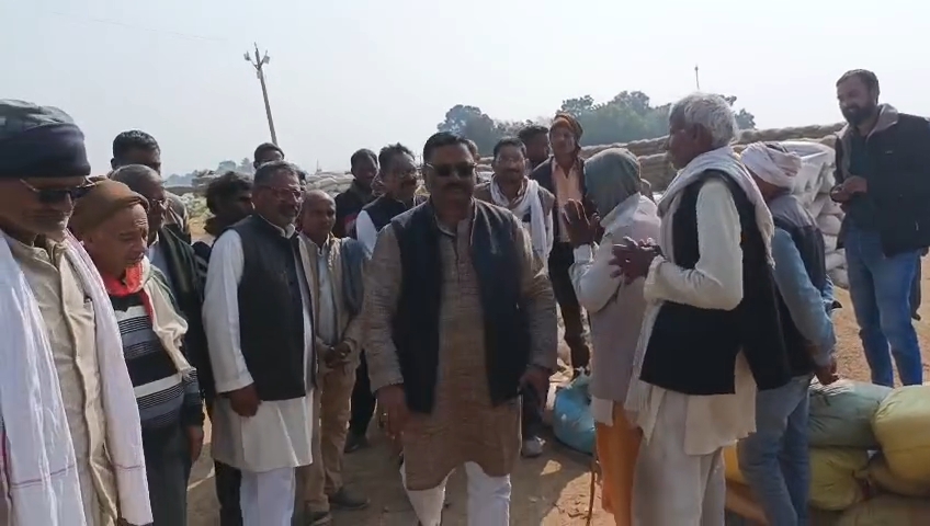 त्यौंथर: कांग्रेस नेता रमाशंकर सिंह पटेल ने सोनौरी खरीदी केंद्र का किया निरीक्षण