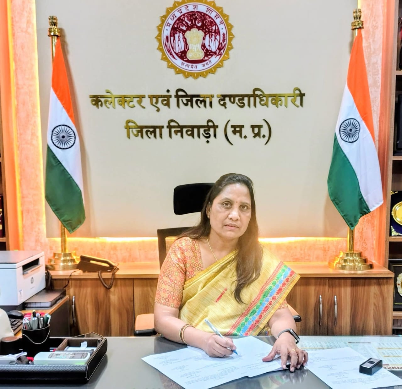 निवाड़ी: कलेक्टर ने धार्मिक स्थल अछरू माता मंदिर पहुंचकर निर्माण कार्यों का निरीक्षण किया