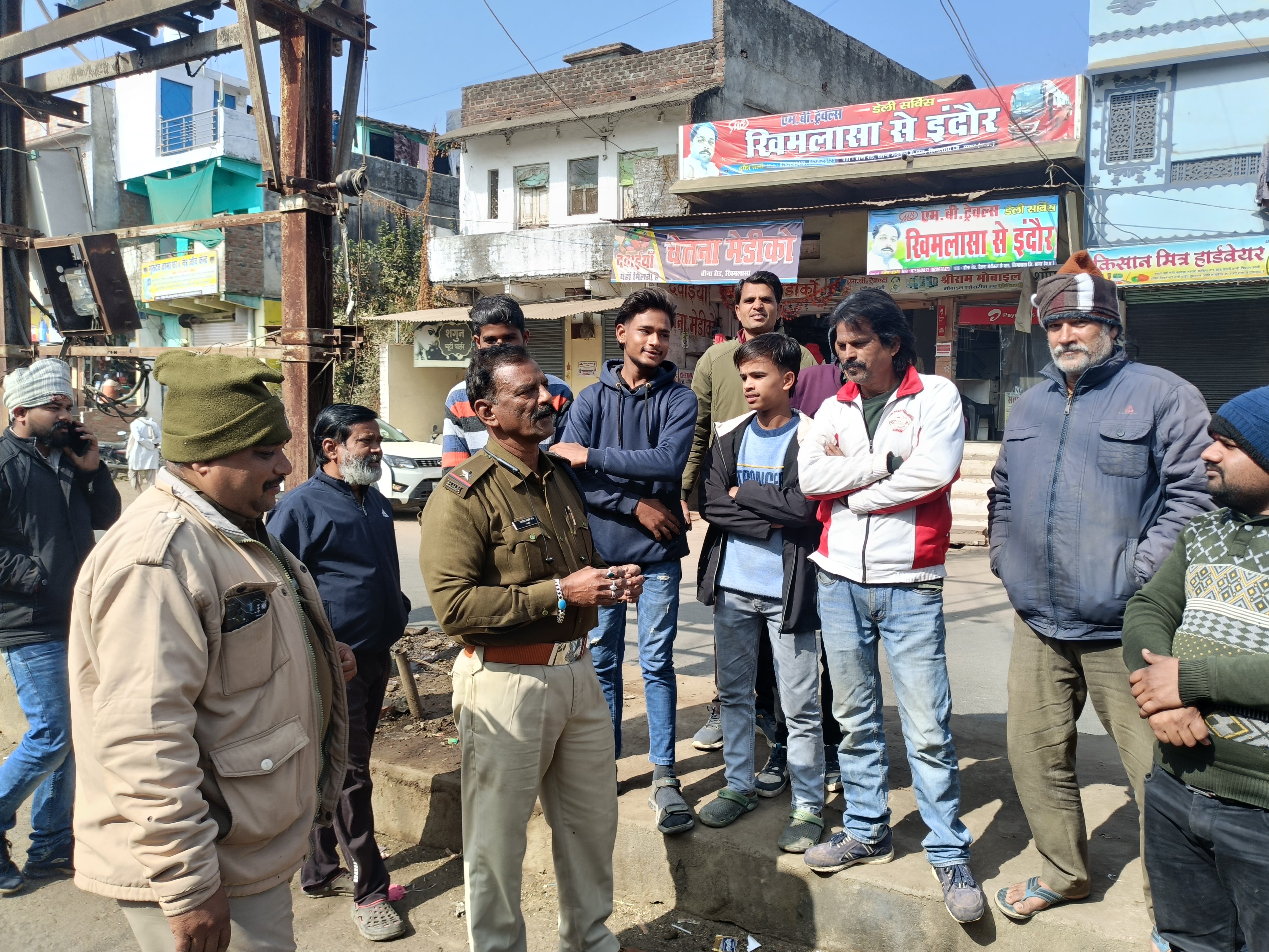खिमलासा में पुलिस का यातायात नियम जागरूकता अभियान: सड़क सुरक्षा पर विशेष जोर