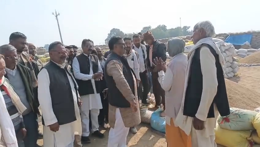 त्यौंथर: कांग्रेस नेता रमाशंकर सिंह पटेल ने सोनौरी खरीदी केंद्र का किया निरीक्षण
