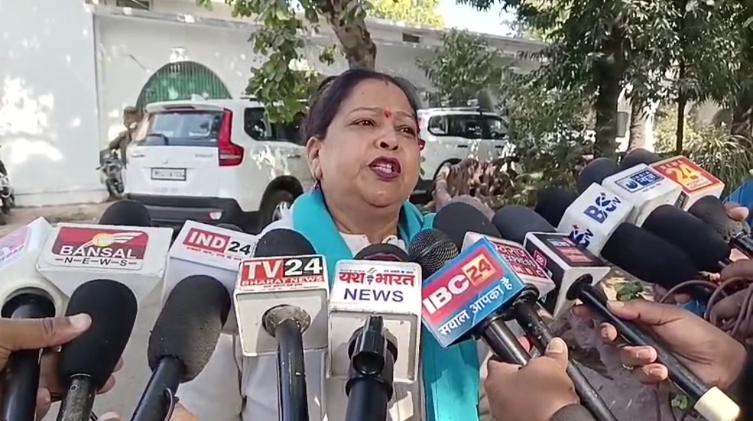 जबलपुर: "खुद तीन-तीन मर्डर किए मैंने" वायरल वीडियो के बाद भाजपा नेत्री पहुंची एसपी कार्यालय, वायरल वीडियो को बताया साजिश 