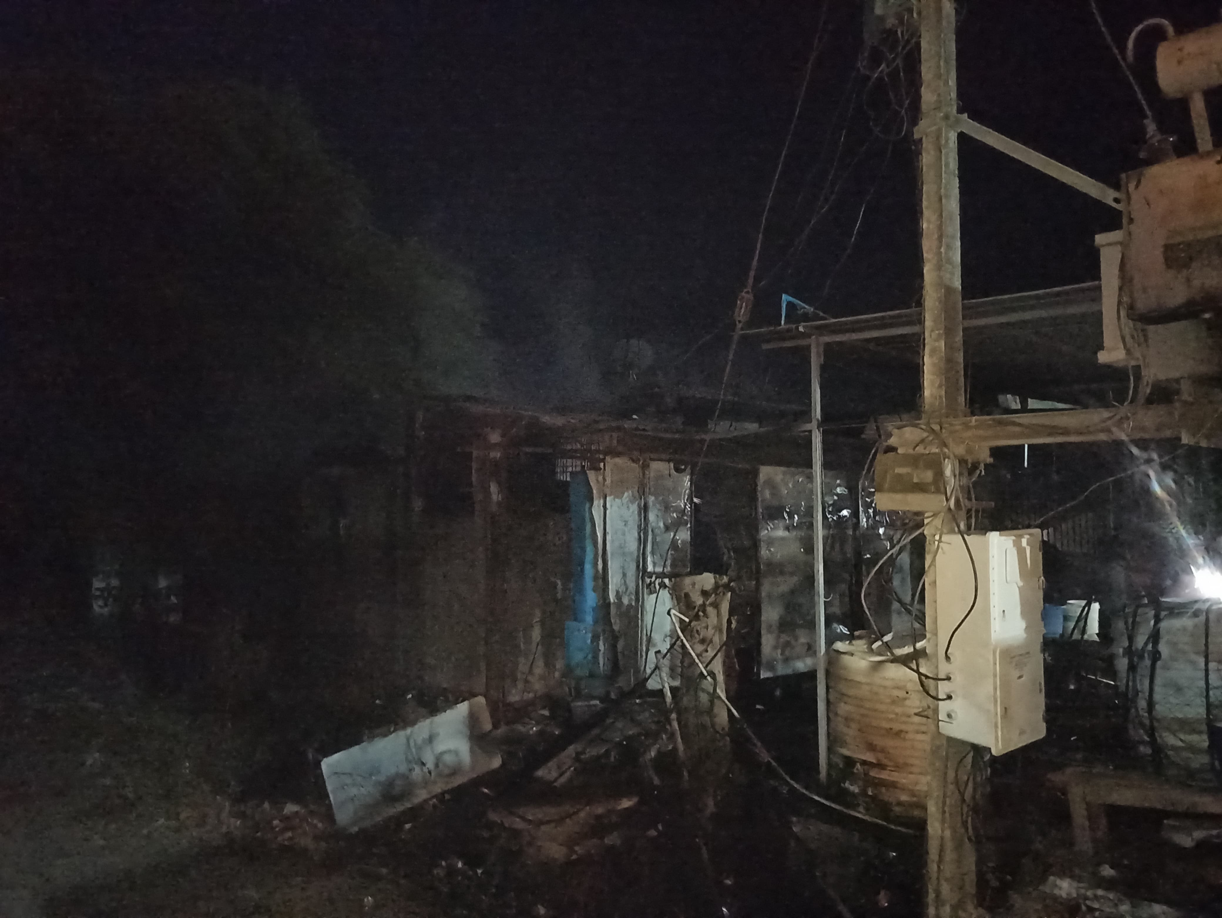 रायआमला में देर रात भीषण आग, चार दुकानों को भारी नुकसान
