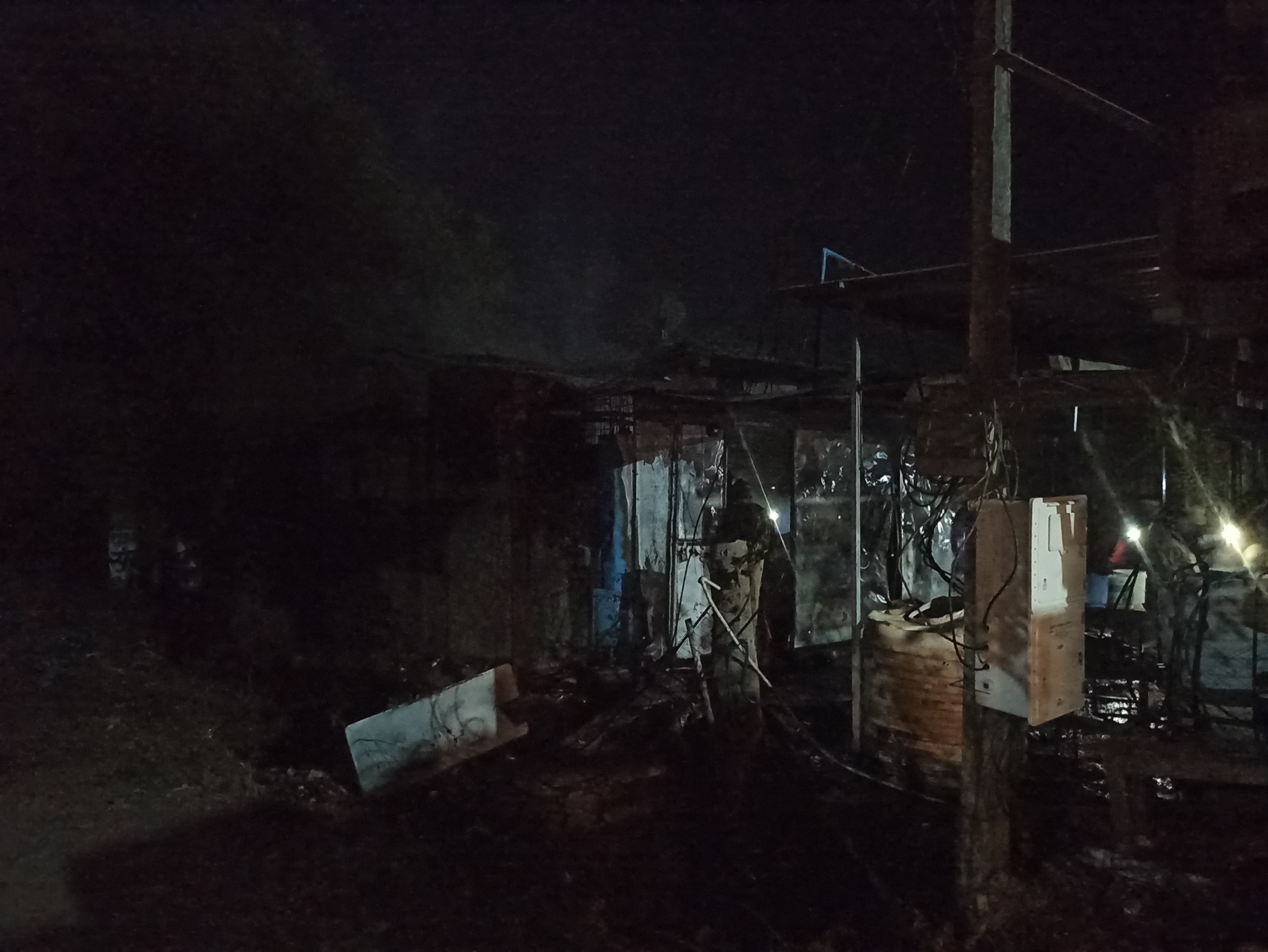 रायआमला में देर रात भीषण आग, चार दुकानों को भारी नुकसान