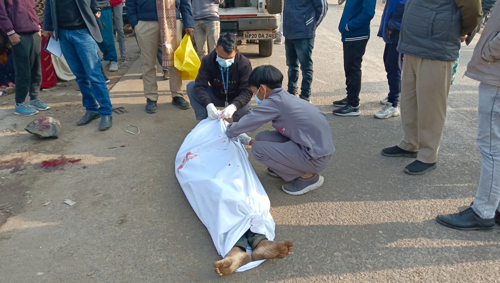  पुराना  दमोह नाका बस स्टैंड के पास युवक की पत्थर पटककर निर्मम हत्या,क्षेत्र में सनसनी,जांच में जुटी पुलिस