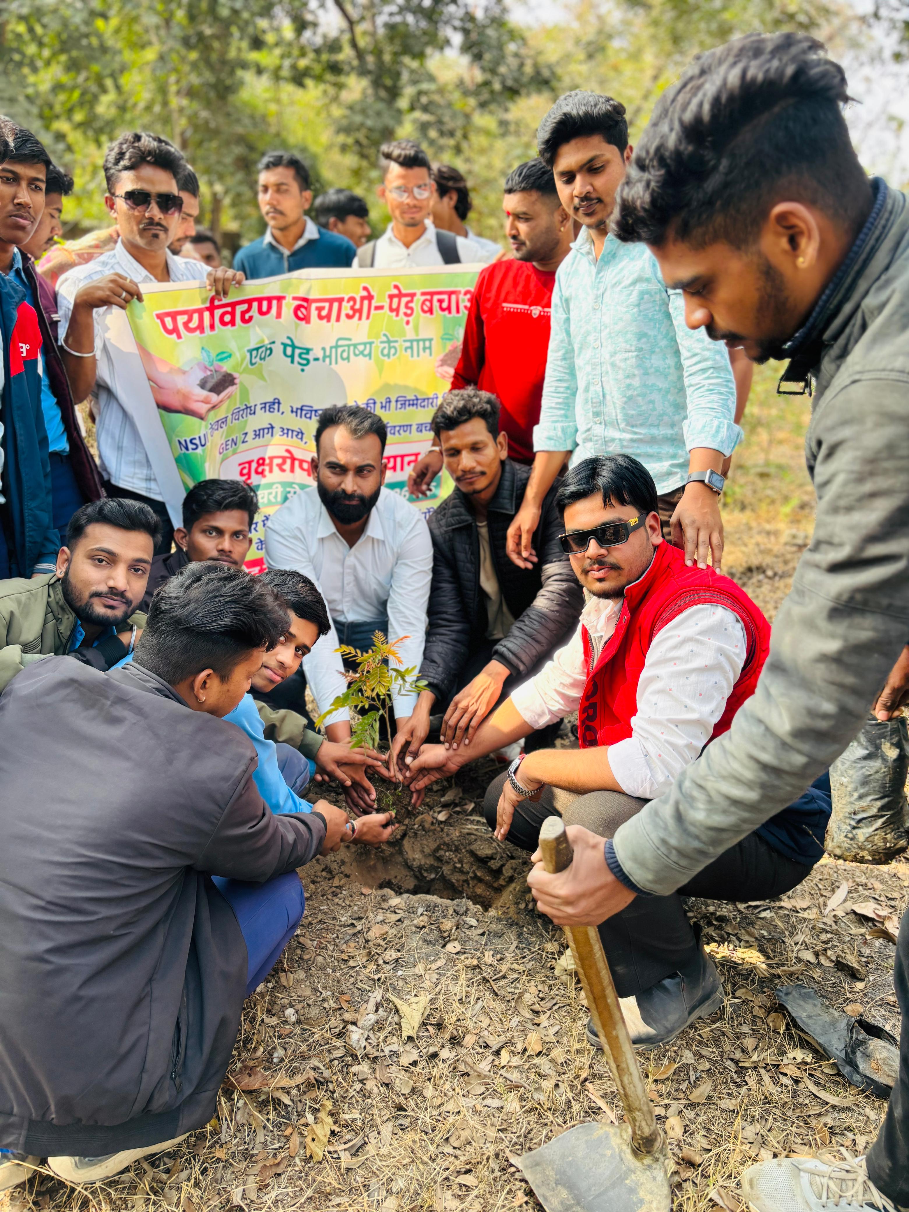 एनएसयूआई ने 'एक पेड़ भविष्य के नाम' अभियान के तहत आईटीआई परिसरों में किया पौधारोपण