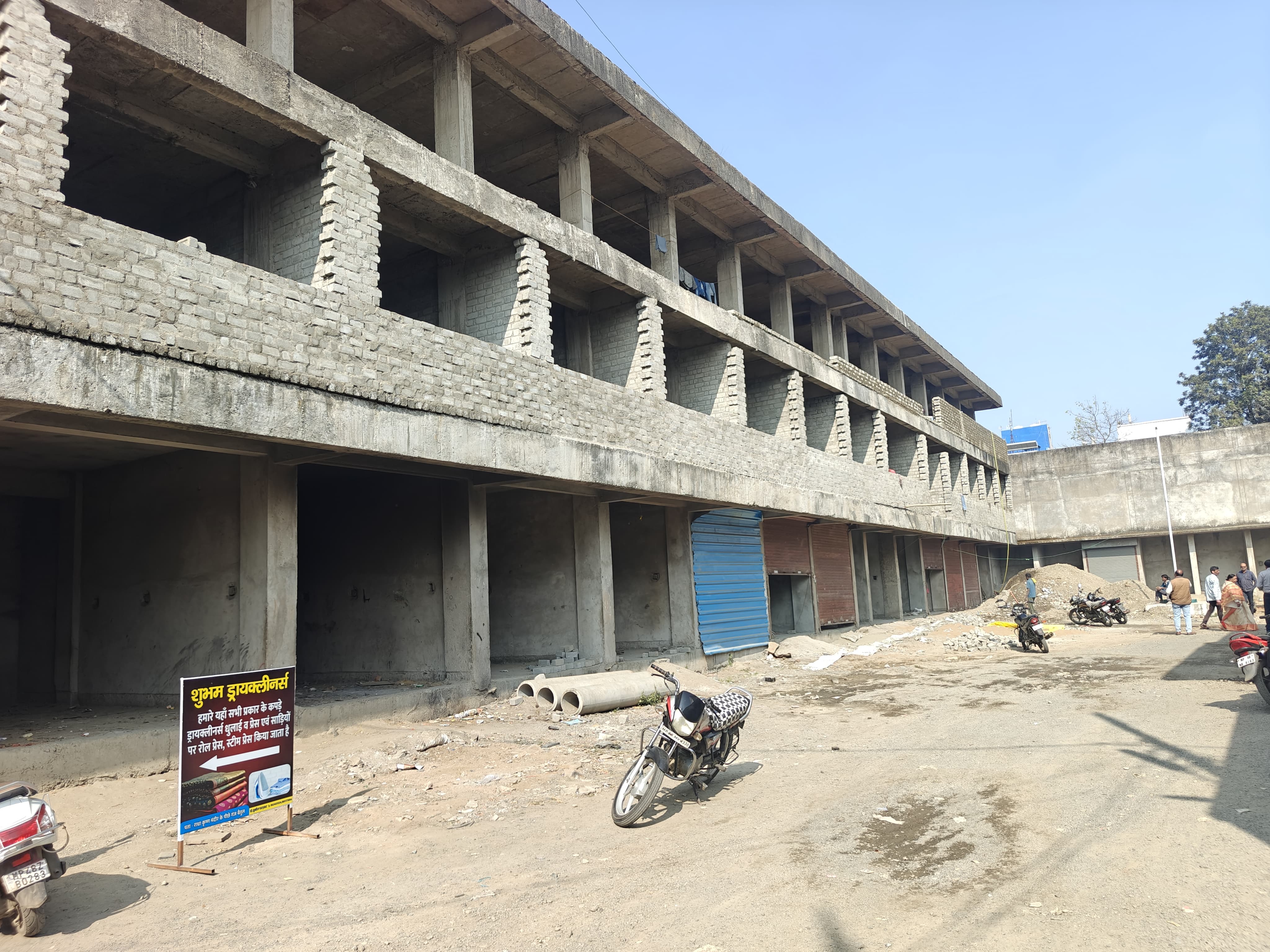 निर्माण कार्यों की गति बढ़ाने के लिए नपा अध्यक्ष का औचक निरीक्षण, ठेकेदारों में मचा हड़कंप
