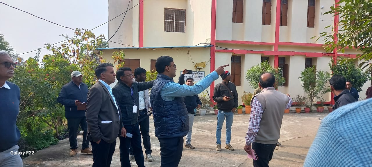 विदिशा कलेक्टर का विवादित निरीक्षण: छात्रावास अधीक्षक को मिली 'जूते मारने' की धमकी