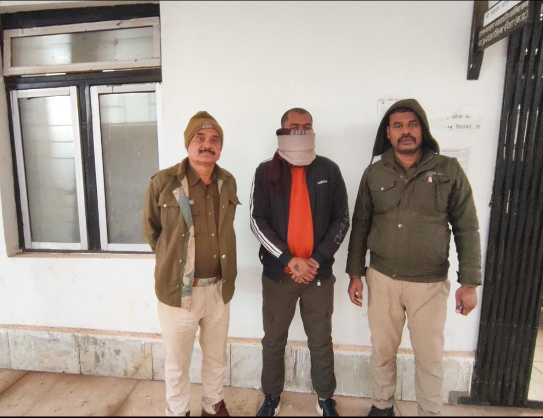 थाना नंईगढी जिला मऊगंज पुलिस द्वारा रोड पर राहगीरो को रोककर लूट करने वाले गिरोह के 5 हजार रुपए के इनामी फरार आरोपी को किया गिरफ्तार**