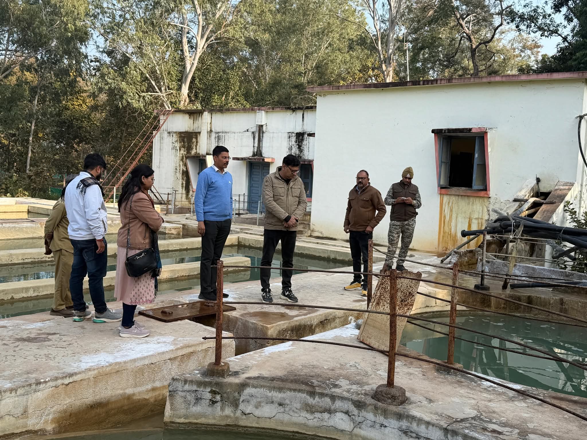 जल शोधन संयंत्रों में जल की गुणवत्ता तथा शुद्धता सुनिश्चित करने के लिए समय-समय पर सैंपल चेकिंग कराई जाये: कलेक्टर विवेक श्रोत्रिय
