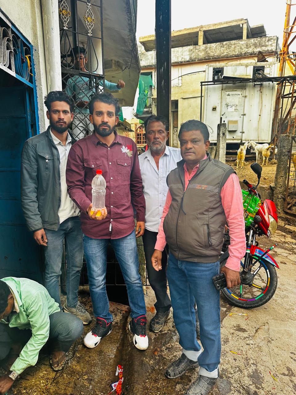 इछावर: पार्षद ने जल सप्लाई का किया निरीक्षण, नगर वार्डों के सैंपल जांच के लिए भेजे 