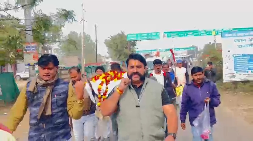 मध्य प्रदेश के जीवित कैबिनेट मंत्री की चाकघाट में निकल गई शव यात्रा