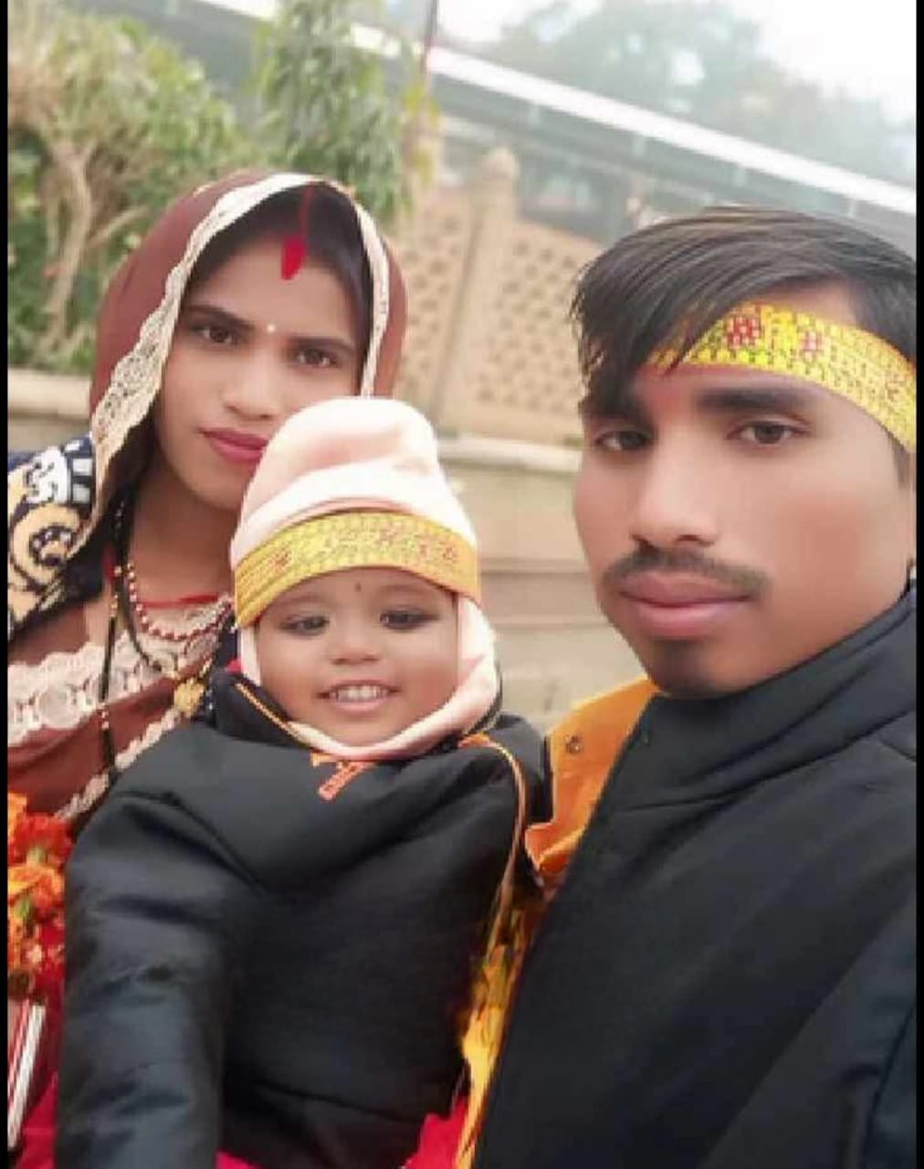 दमोह जिले के तेंदूखेड़ा में पति-पत्नी और बेटी के शव फंदे से लटके मिले: पुलिस जांच में जुटी