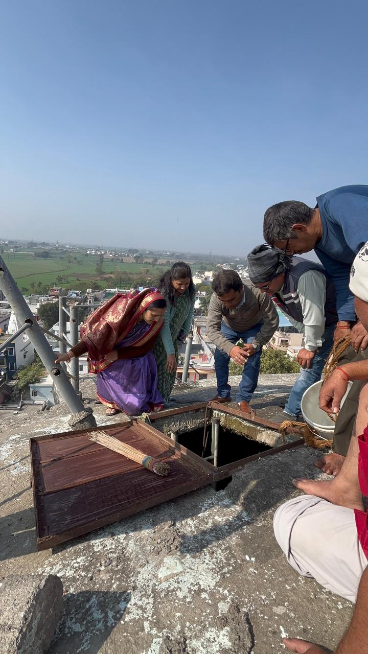 नगर पालिका ने की पीने के पानी की टंकी की सफाई