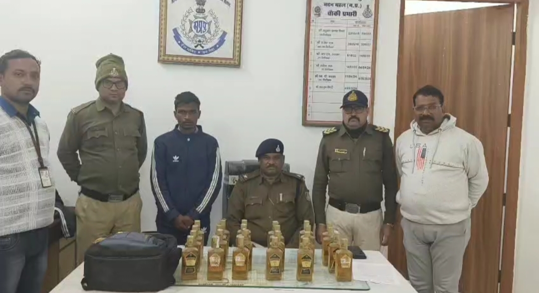 मदन महल स्टेशन चेकिंग के दौरान पकड़ी गई अंग्रेजी शराब की खेप, जीआरपी पुलिस ने आरोपी को किया गिरफ्तार 