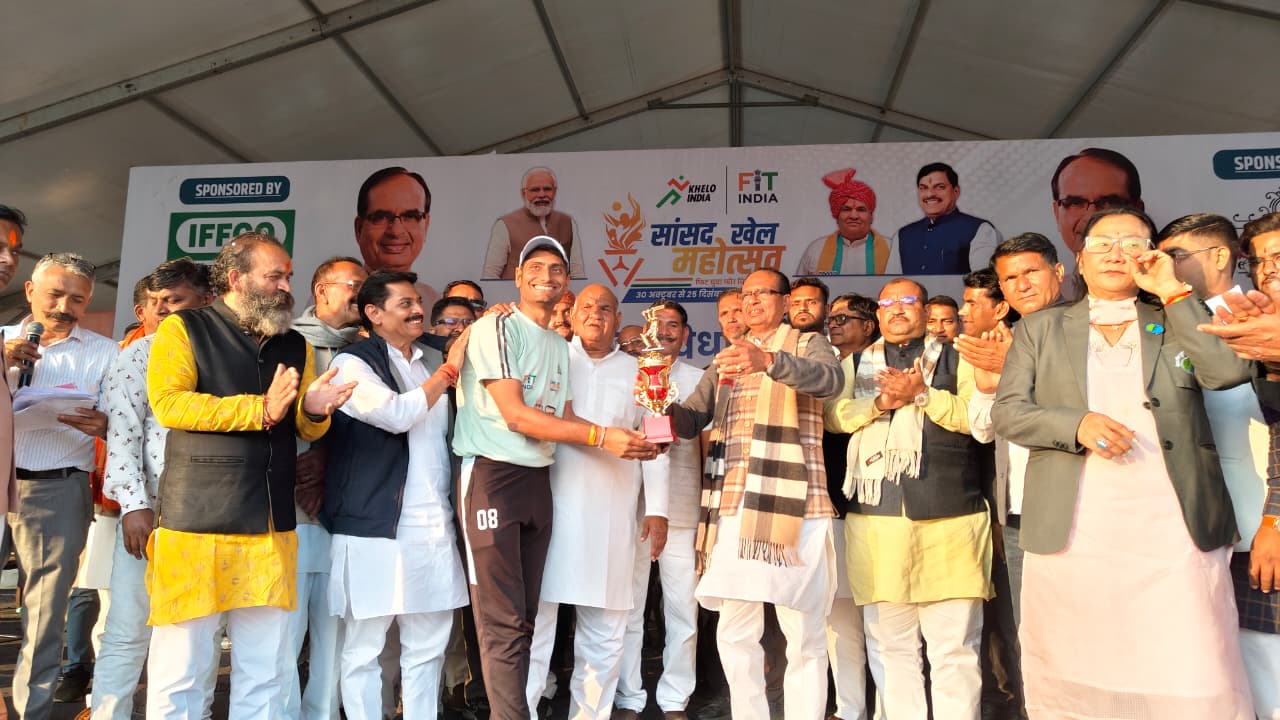 खेल उत्साह का संचार; शिवराज सिंह चौहान:इछावर में सांसद खेल महोत्सव के तहत आयोजित कार्यक्रम में हुए शामिल  posted by Naphis Khan from Ichhawar