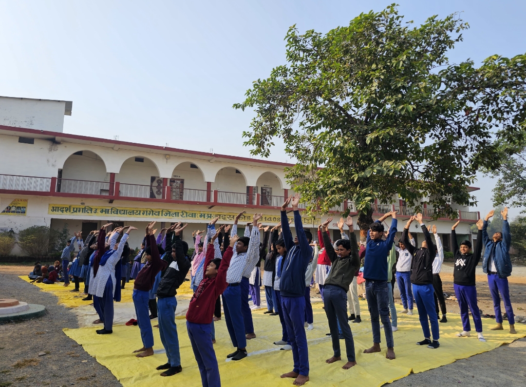 आदर्श प्रगति उ  मा वि गंगेव मे मनाया गया सामूहिक सूर्य नमस्कार एवं योगा कार्यक्रम।  posted by Abhishek Gupta from Mangawan
