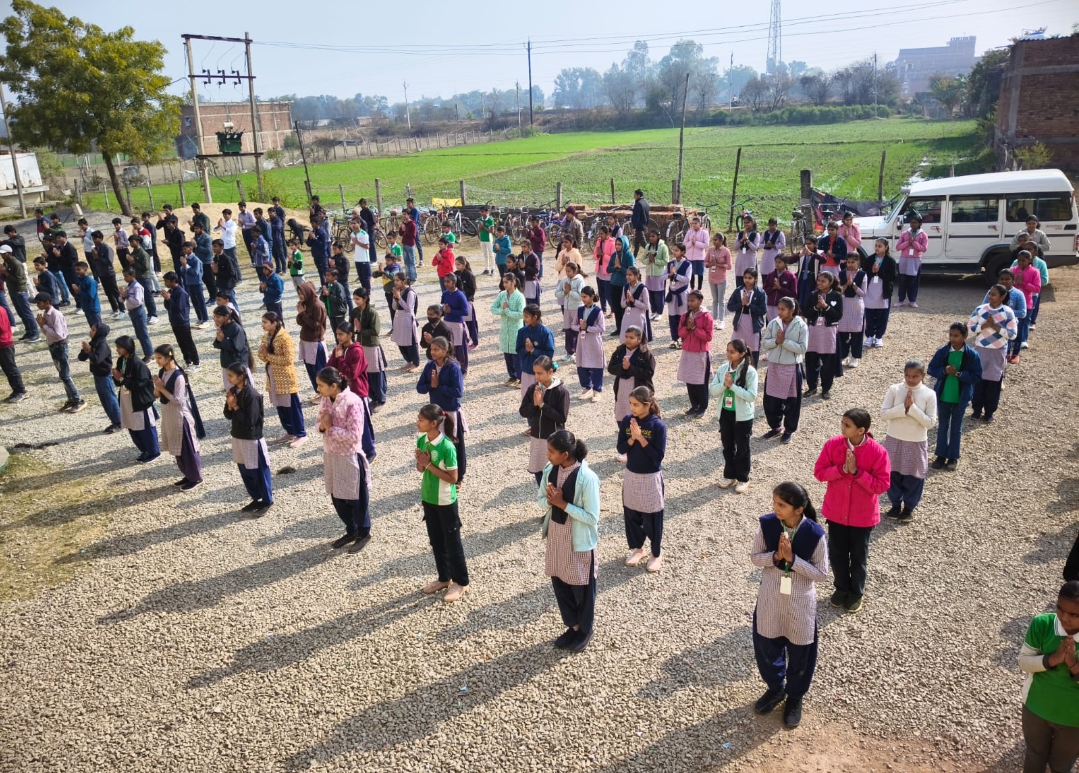 गंगेव - आदर्श नर्मदा उ  मा वि गंगेव मे मनाया गया सामूहिक सूर्य नमस्कार एवं योगा कार्यक्रम। posted by Abhishek Gupta from Mangawan