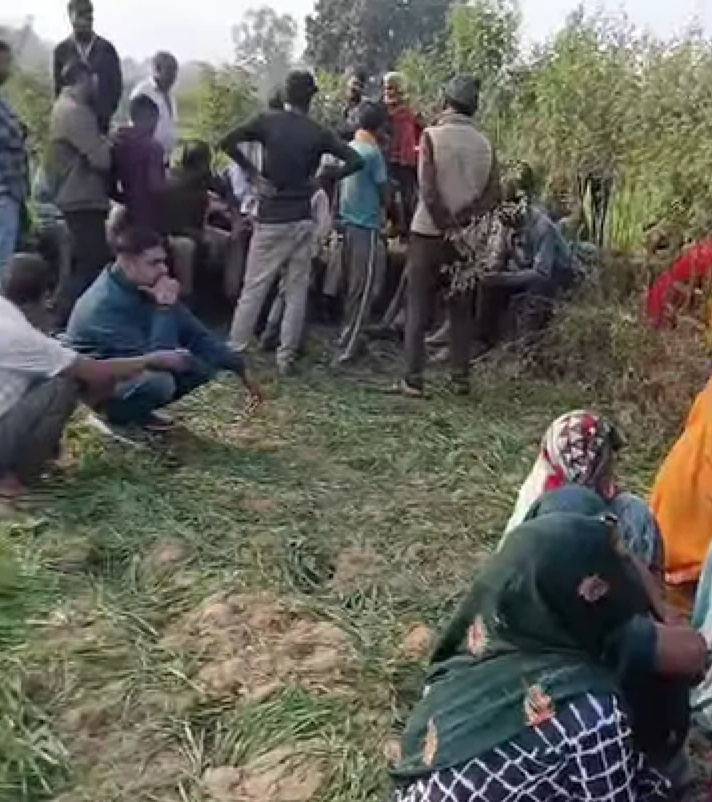 खेतों में बिछी मौत: जंगली सूअर नहीं, इंसान फंसा — देवगांव घोपारी में करंट ने ले ली जान