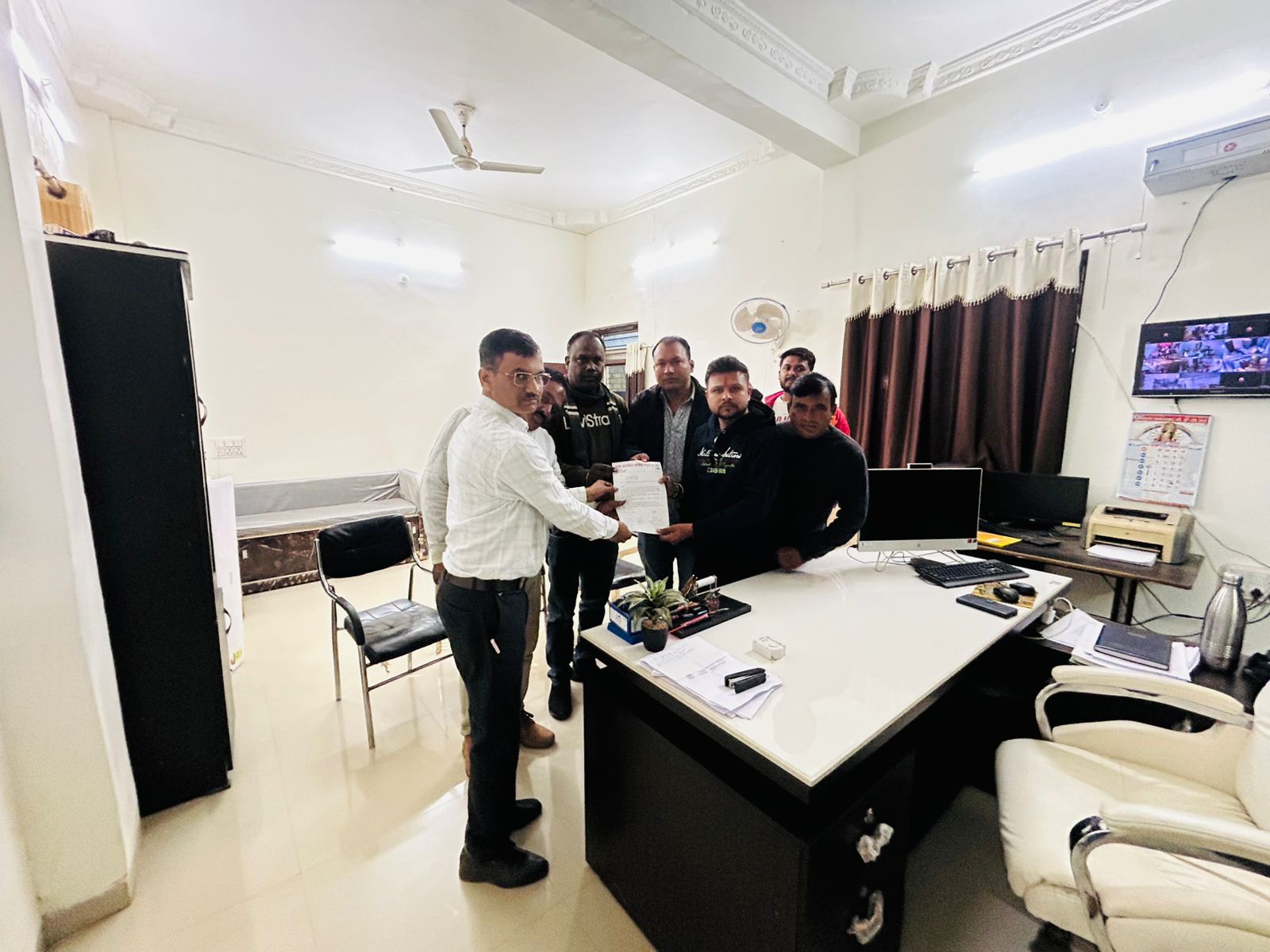 जबलपुर/मझौली:  युवा कांग्रेस ने PMAY के तहत निर्मित मकान तोड़े जाने पर तहसीलदार को ज्ञापन दिया 
