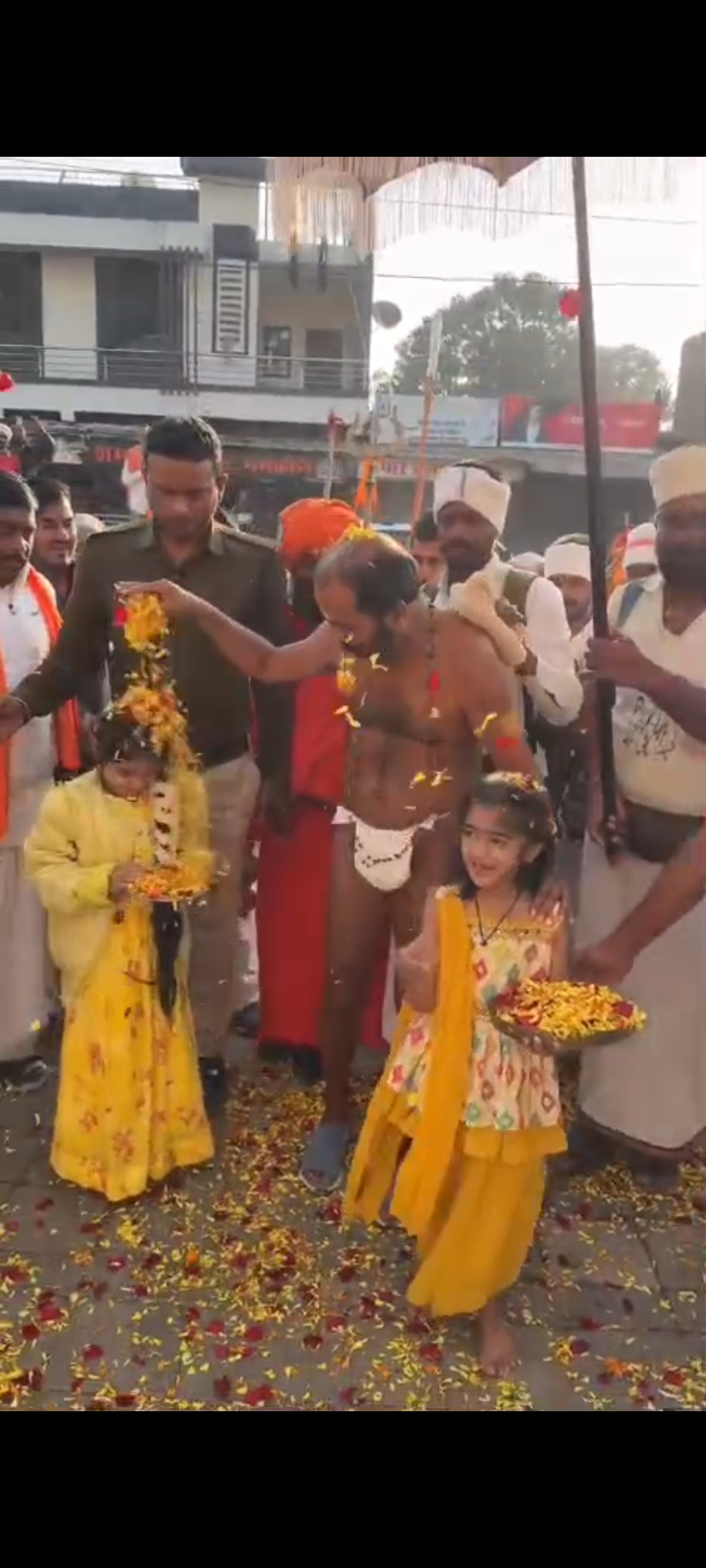 निराहारी संत दादा गुरु का बुधनी में स्वागत 