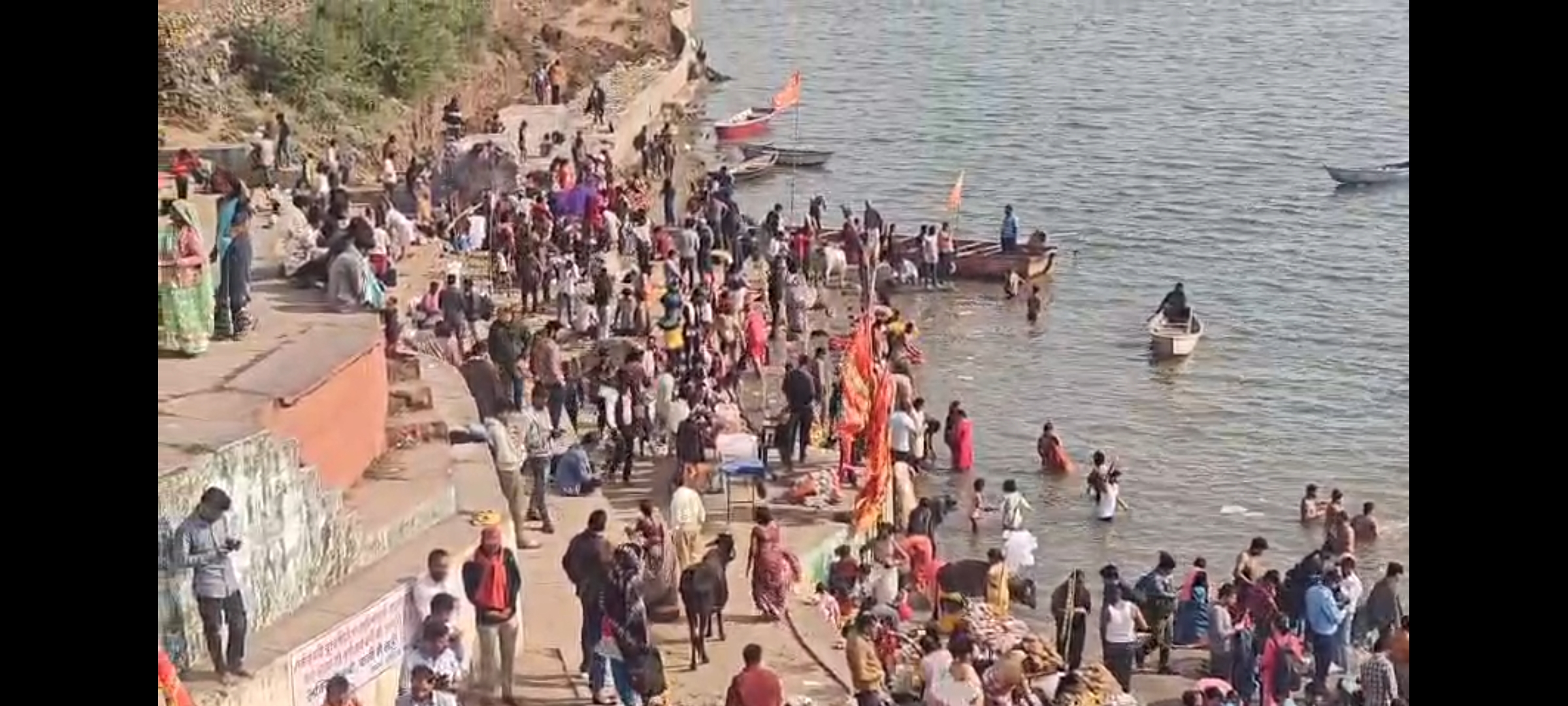 मकर संक्रांति पर्व पर नर्मदा घाटों पर उमड़ा जन सैलाब