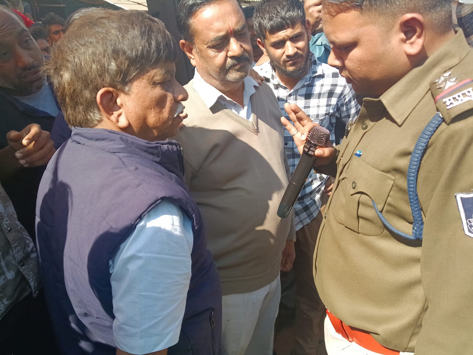 सुरखी में चोरी की बढ़ती घटनाओं के खिलाफ 4 घंटे का चक्काजाम, पुलिस को 7 दिन का अल्टीमेटम