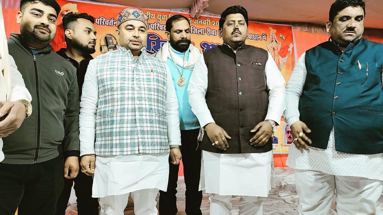 त्यौंथर चाकघाट: अखिल भारतीय कवि सम्मेलन का भव्य आयोजन