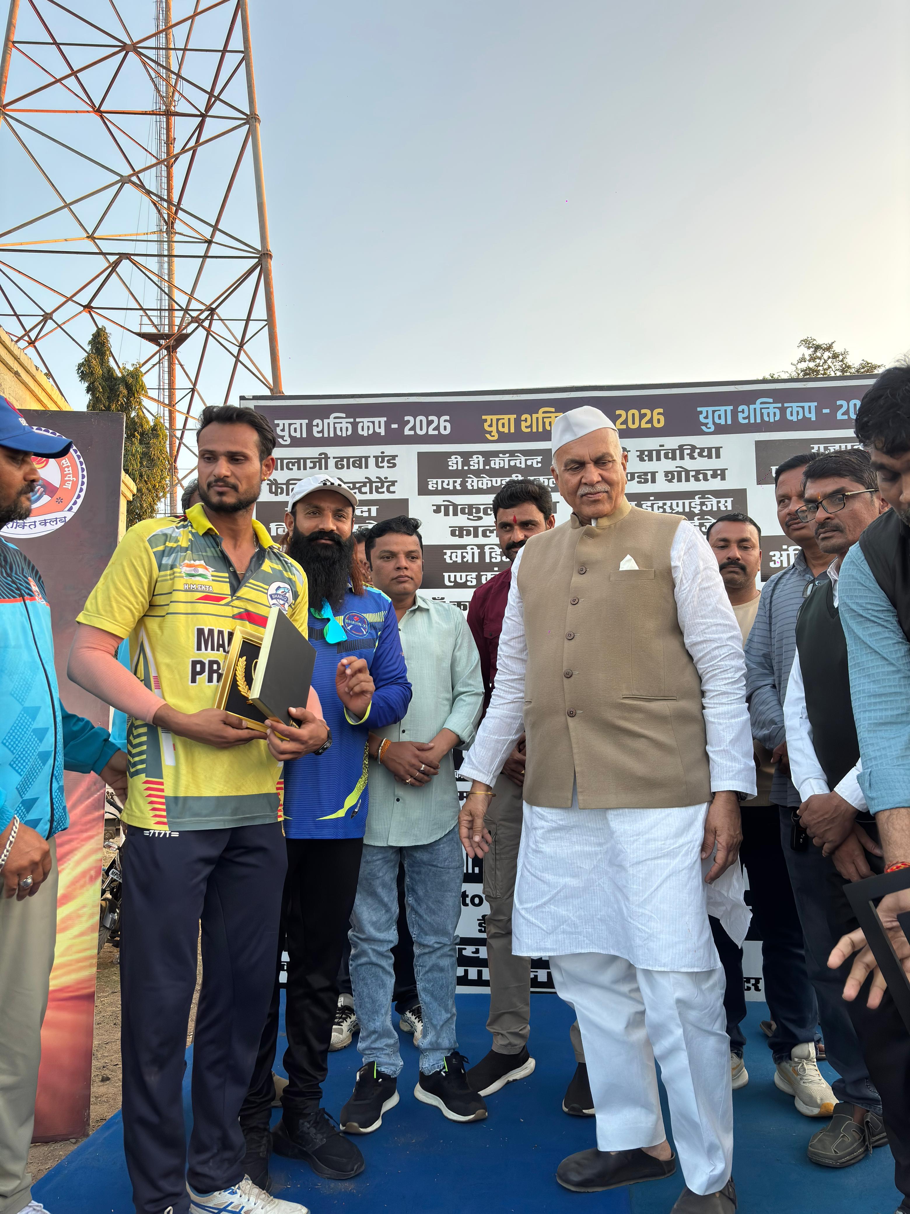 युवा शक्ति कप 2026: तीसरे दिन के रोमांचक मुकाबलों में एच एम एकता 11 भोपाल सेमीफाइनल में