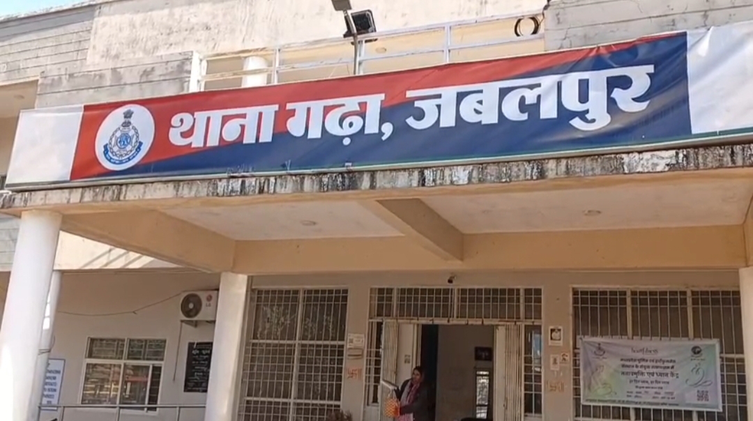 बड्डा दादा मैदान के पास गांजा तस्करी करते हुए महिला समेत तीन आरोपी गिरफ्तार पुलिस की बड़ी सफलता मिली है