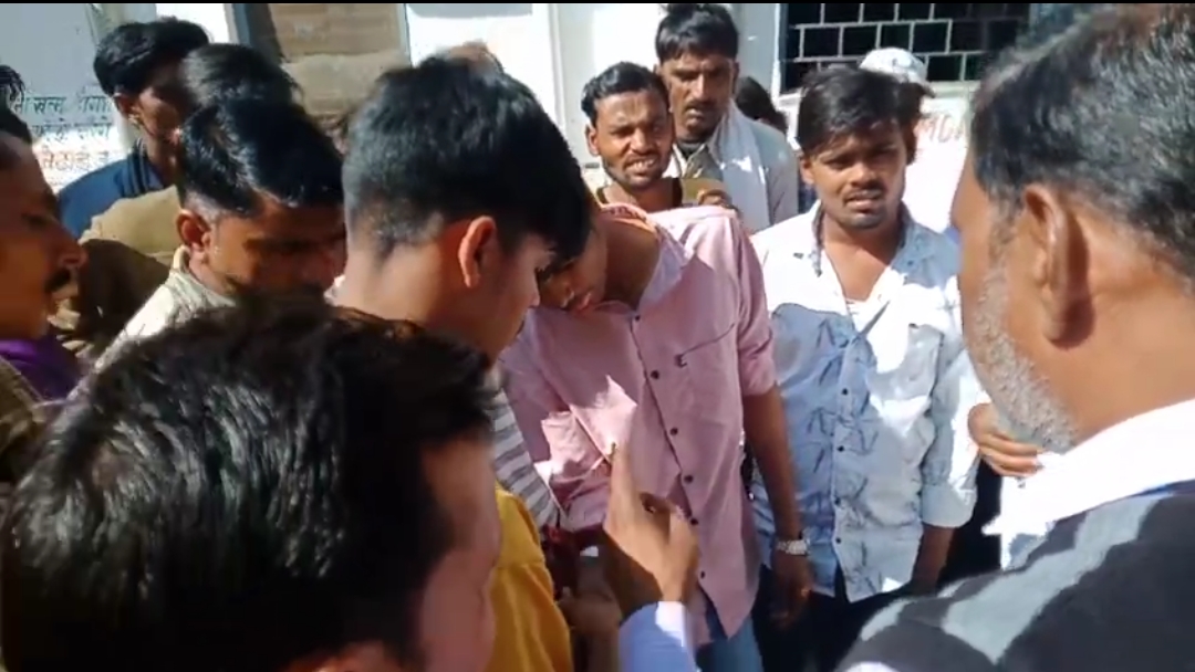 सीएम राइज स्कूल खरगापुर में छात्र को सांप ने डसा, अस्पताल में उपचार के बाद हालत स्थिर