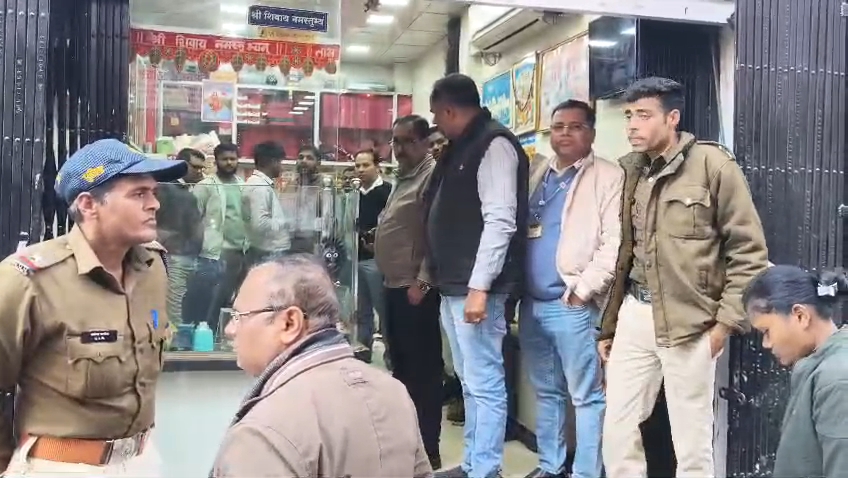 रीवा के बाद चाकघाट में जीएसटी छापेमारी: शंकर ज्वेलर्स पर कर अपवंचन का खुलासा