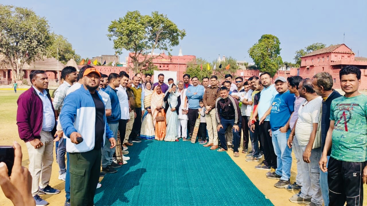 पत्रकार इलेवन ने पुलिस इलेवन को 6 विकेट से हराकर दर्ज की शानदार जीत posted by Amit Dubey from Khurai