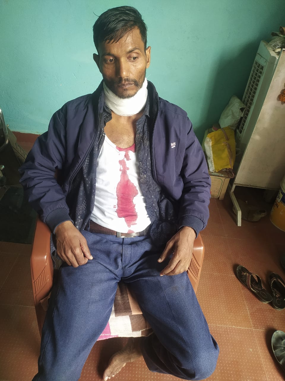 बाइक सवार का मांजे से कटा गला