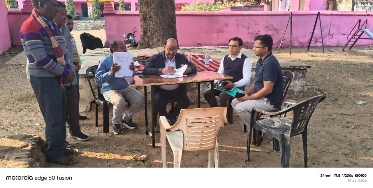 रोल प्रेक्षक ने मतदान केन्द्र मड़िया में विशेष गहन पुनरीक्षण कार्य का किया निरीक्षण  