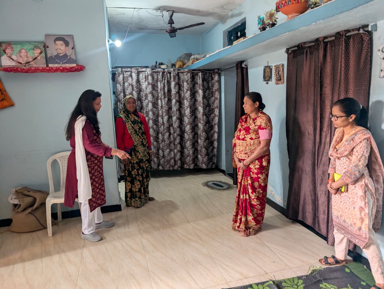 कलेक्टर नीतू माथुर ने किया आंगनबाड़ी केंद्र का औचक निरीक्षण, तीन आंगनबाड़ी केदो के सहायिका और कार्यकर्ताओं को किया कार्य से पृथक सुपरवाइजर को क्या निलंबित