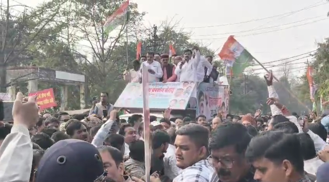 जबलपुर: बढ़ते अपराधों के विरोध में कांग्रेस का प्रदर्शन, एसपी कार्यालय का घेराव, पुलिस पर संरक्षण देने का आरोप