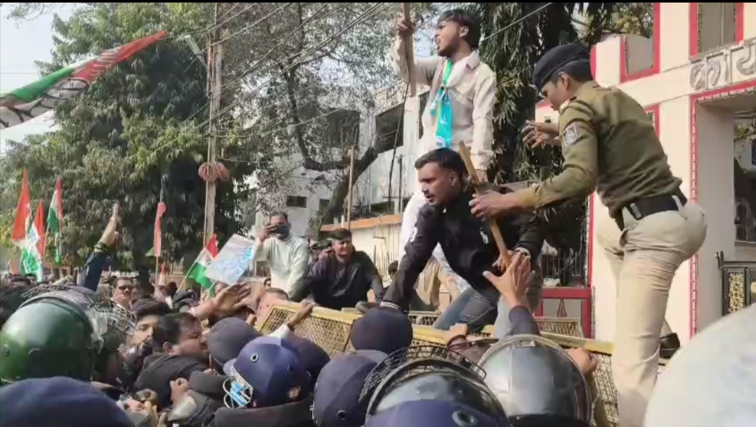 जबलपुर: बढ़ते अपराधों के विरोध में कांग्रेस का प्रदर्शन, एसपी कार्यालय का घेराव, पुलिस पर संरक्षण देने का आरोप