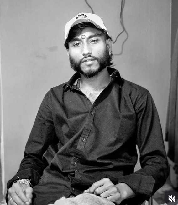 जबलपुर: मानेगांव में बदमाशों ने युवक को घर के बाहर बुलाकर की हत्या, लहूलुहान बेटे को अस्पताल लेकर पहुंची उसकी मां